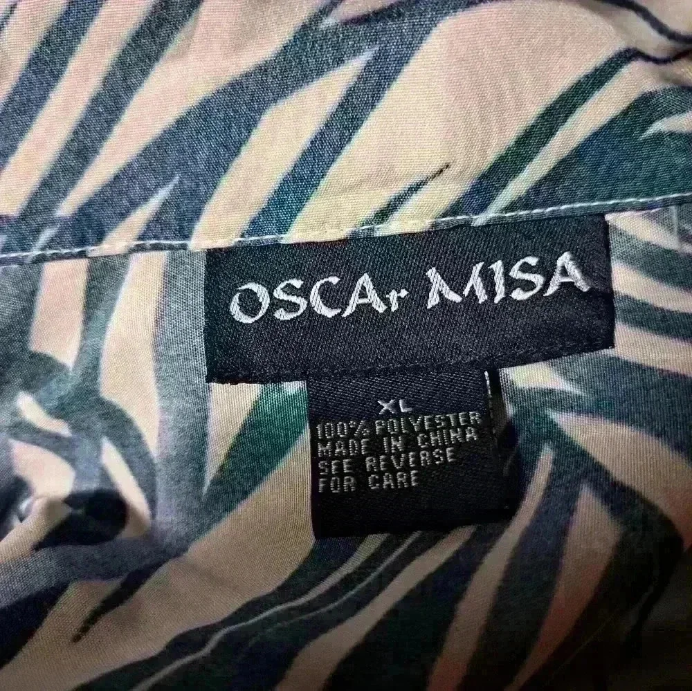 Oscar misa Hawaiian button up shirt gently used size XL - Picture 4 of 5